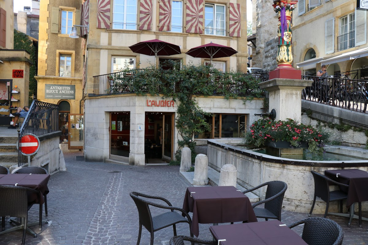  L’AUBIER Café-Hôtel Neuchâtel