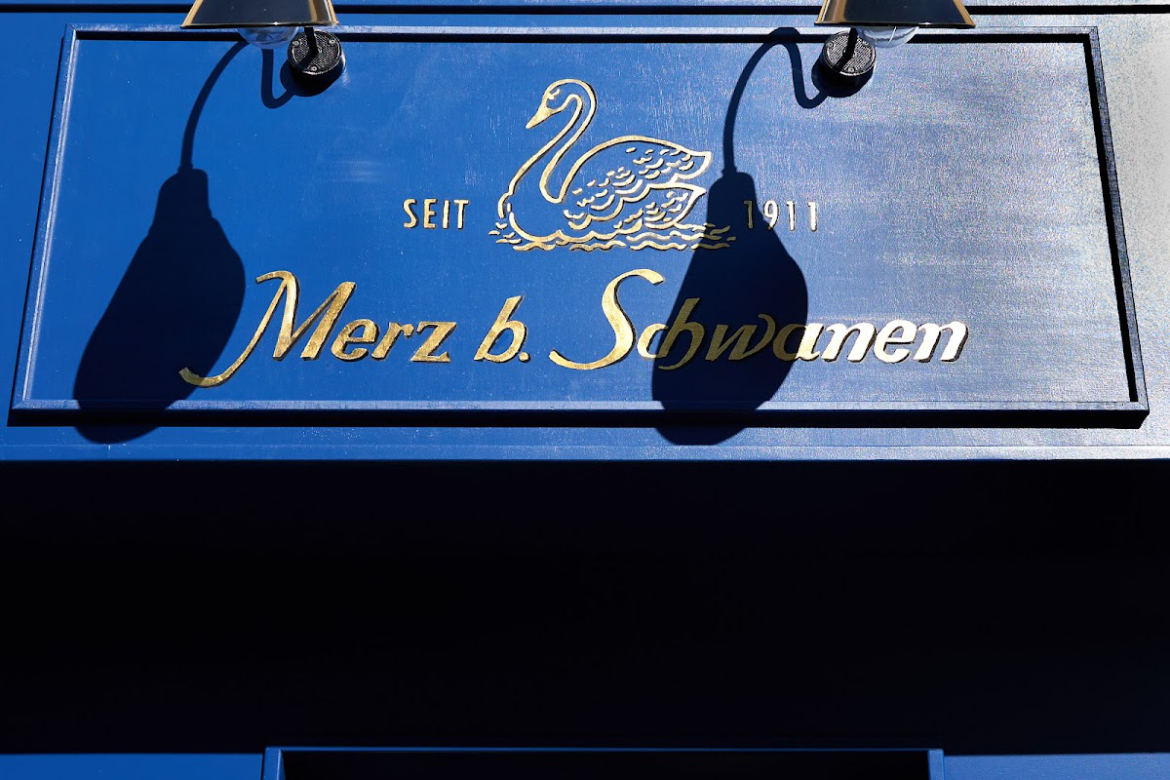  Merz b. Schwanen | Store